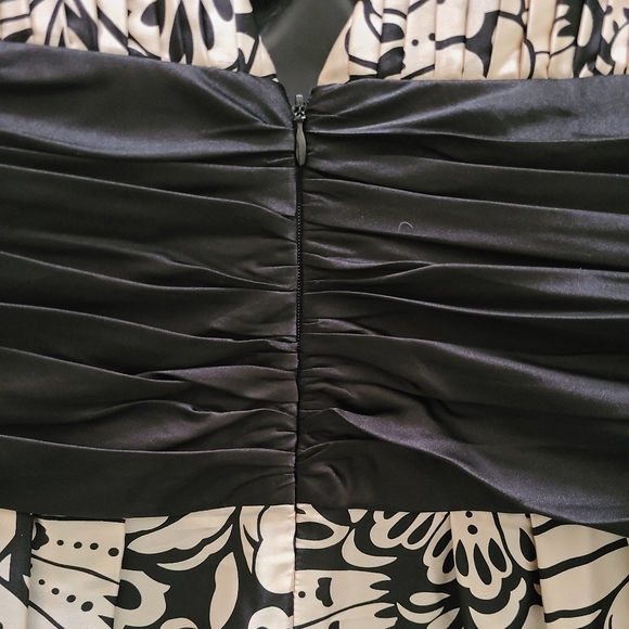 JS Boutique - Picture 3 of 3